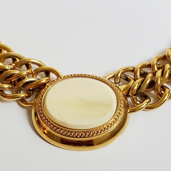 Rare! Chunky Vintage Monet Chain Link Choker with Ivory Center Stone - Picture 13 of 16